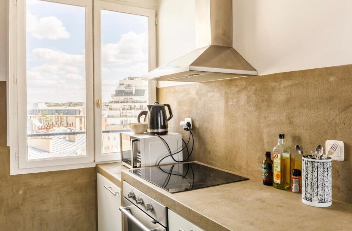 Beautiful With A View Of Eiffel Tower In Center Appartement Parijs